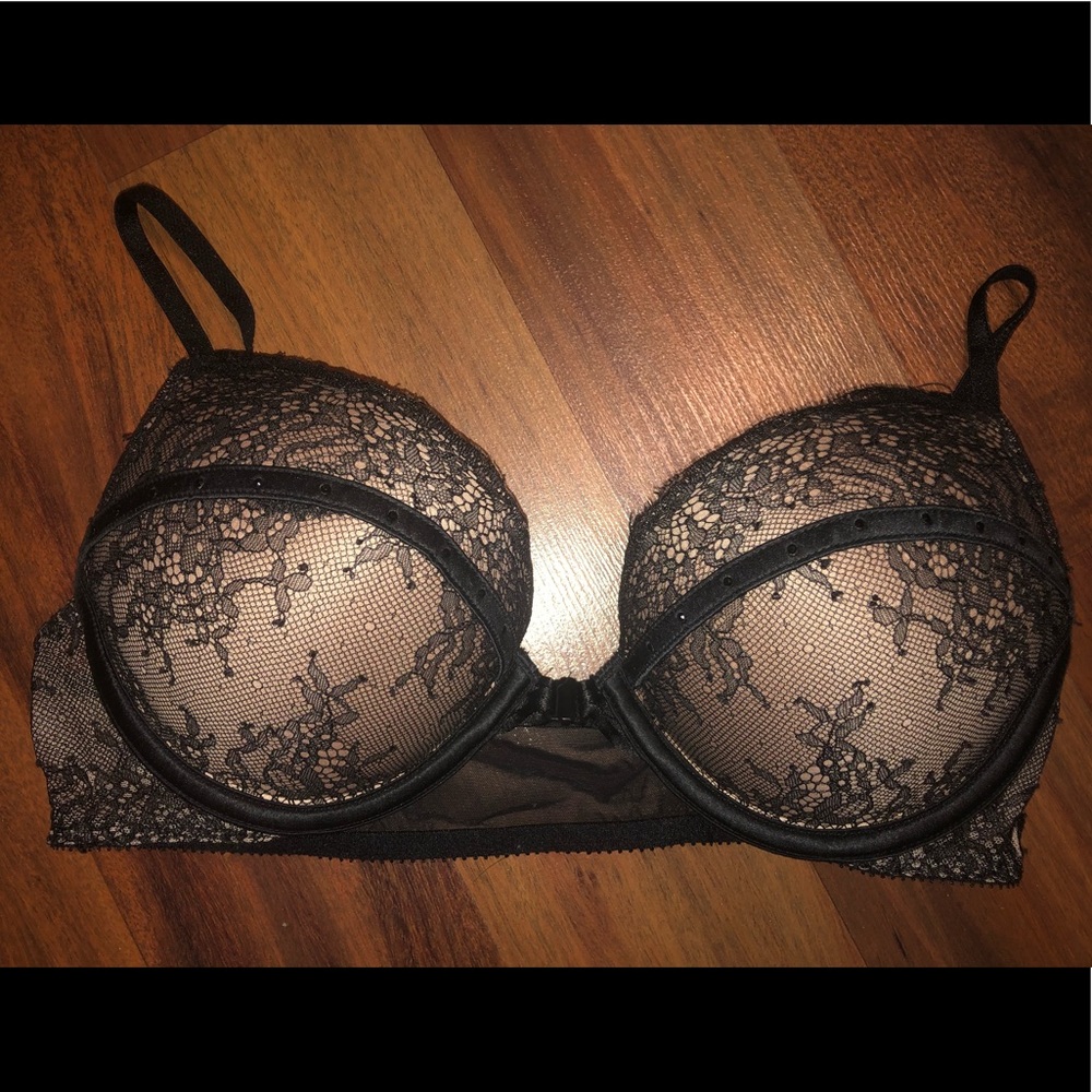 Victoria’s Secret bombshell bra